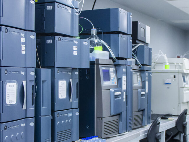 Equipos HPLC en área de Instrumentación Analítica de los LEI